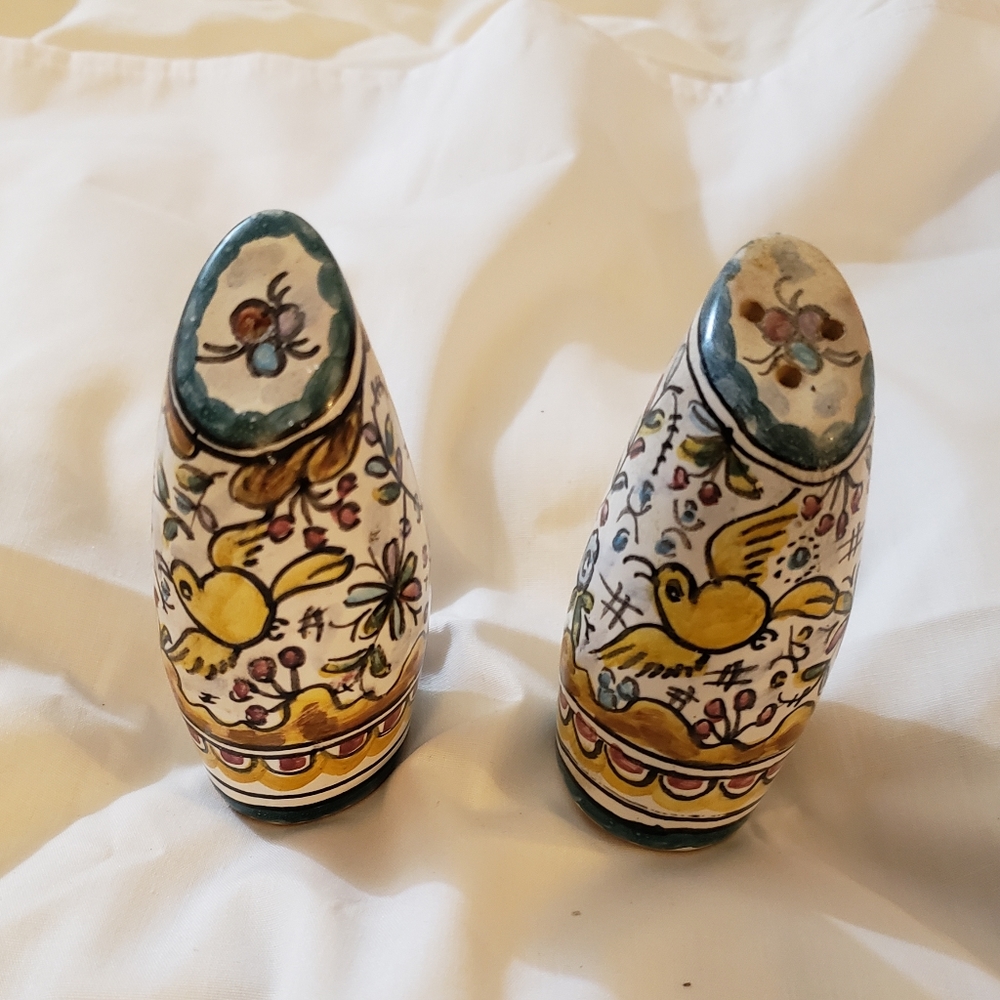 Vintage Ceramic salt and pepper shakers